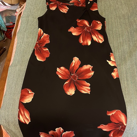 A black crepe hi/Lo dress with maroon magnolias and cut in shoulder. A beauty 🌺 - Picture 13 of 15